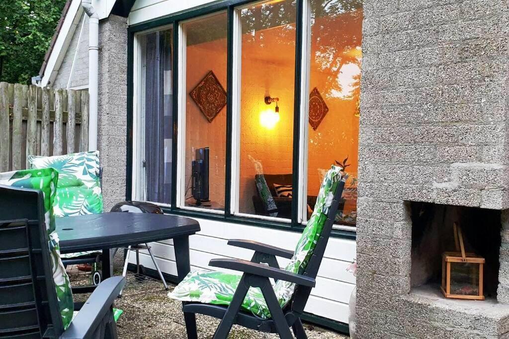 Ervaar Vredige Rust In Deze Charmante Knusse Bungalow Posterholt Экстерьер фото
